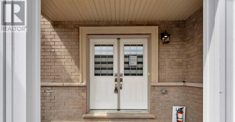 21 Dennis Avenue, Brantford, ON, N3V 0C1 - 2