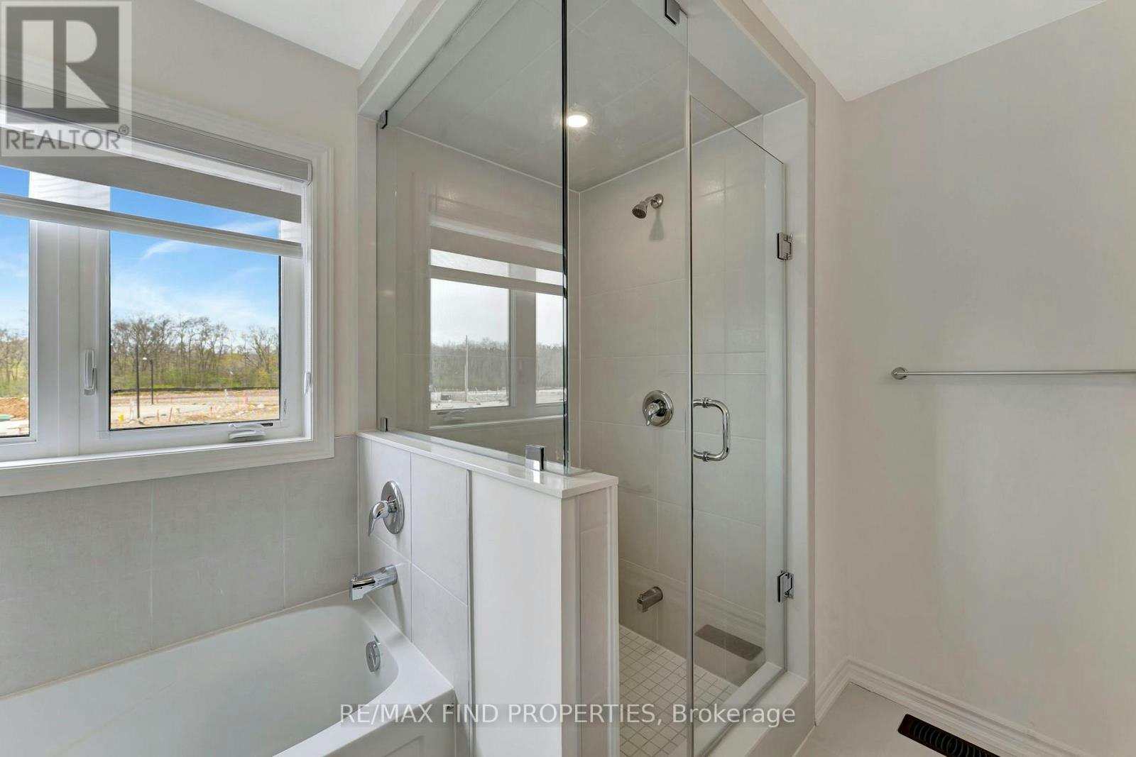 21 Dennis Avenue, Brantford, ON, N3V 0C1 - 24