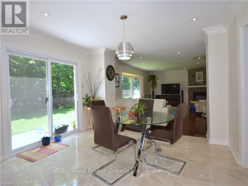 1609 Pilgrims Way, Oakville, ON, L6M 2H2 - 9