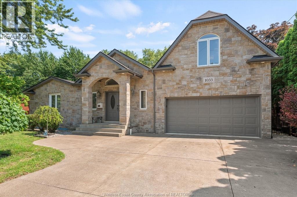 1055 Roseland Drive South, Windsor, ON, N9G 1T9