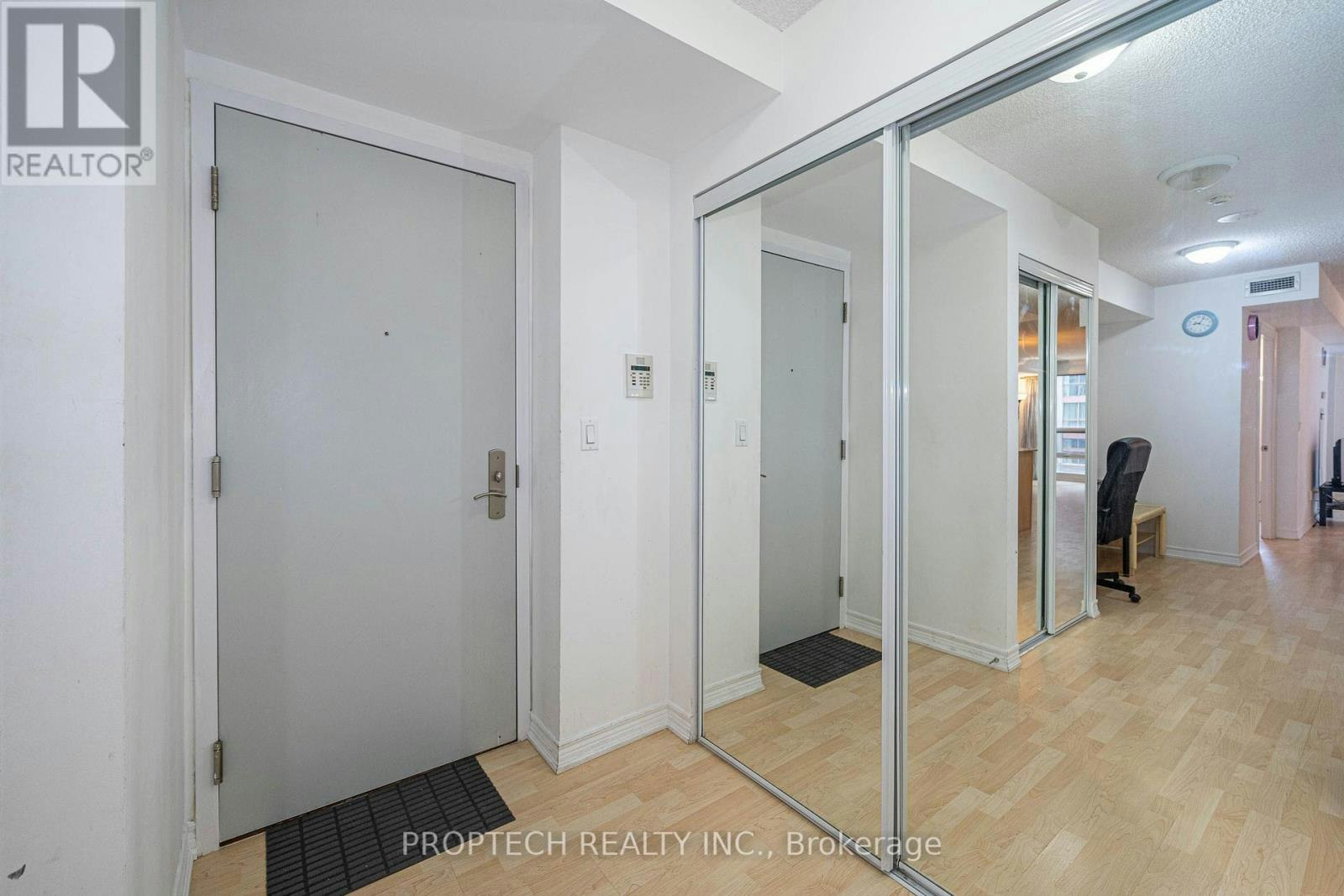 411-761 Bay Street, Toronto, ON, M5G 2R2 - 2