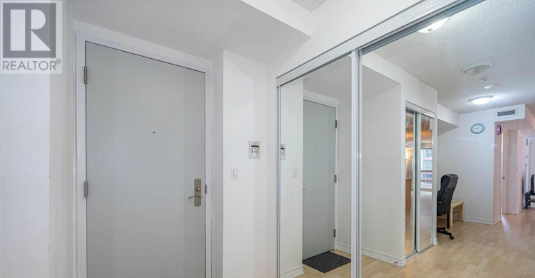 411-761 Bay Street, Toronto, ON, M5G 2R2 - 2