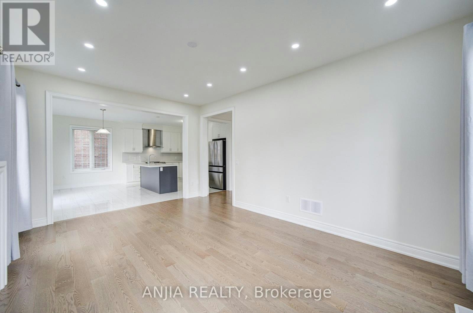 2 Conchita Street, Georgina, ON, L4P 0H4 - 14