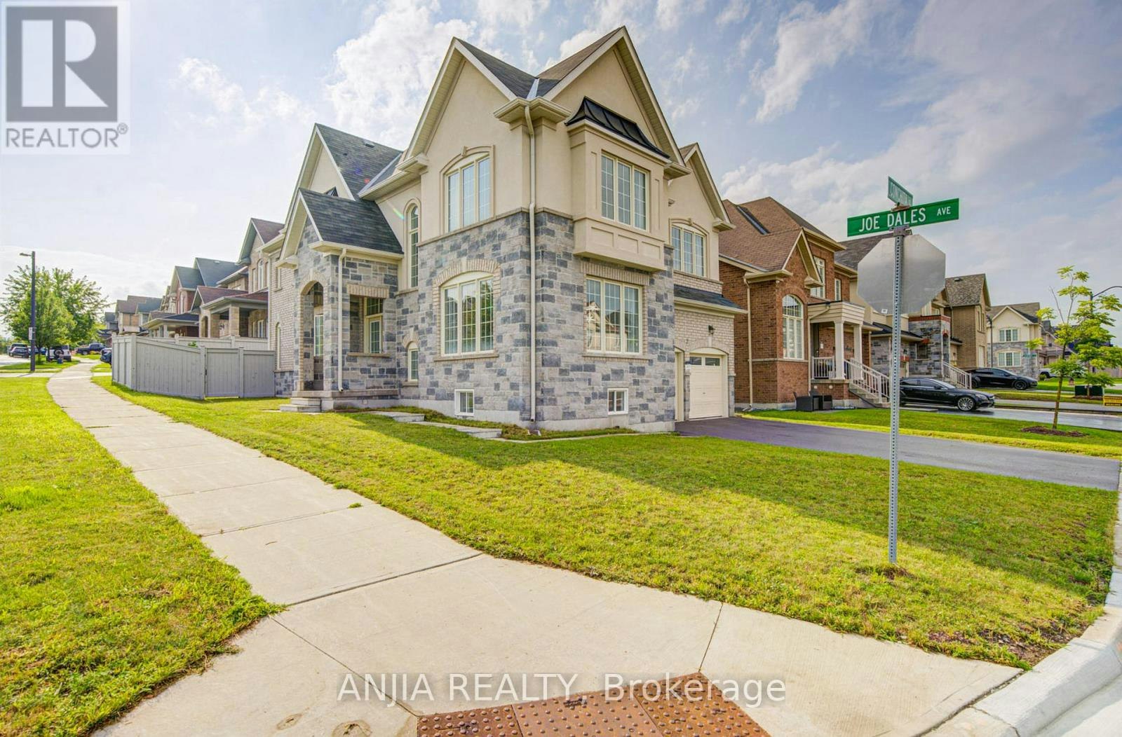 2 Conchita Street, Georgina, ON, L4P 0H4 - 2