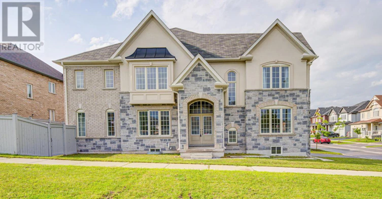 2 Conchita Street, Georgina, ON, L4P 0H4