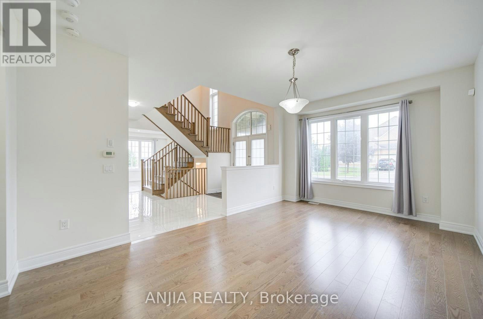 2 Conchita Street, Georgina, ON, L4P 0H4 - 4