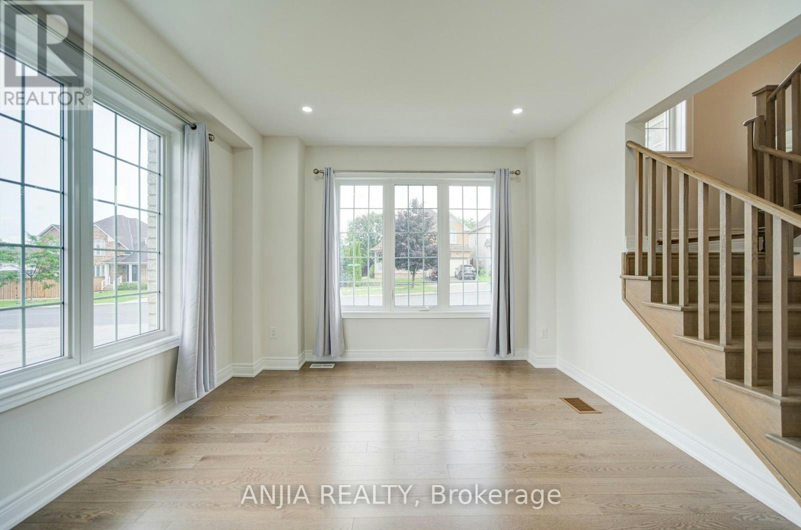 2 Conchita Street, Georgina, ON, L4P 0H4 - 9