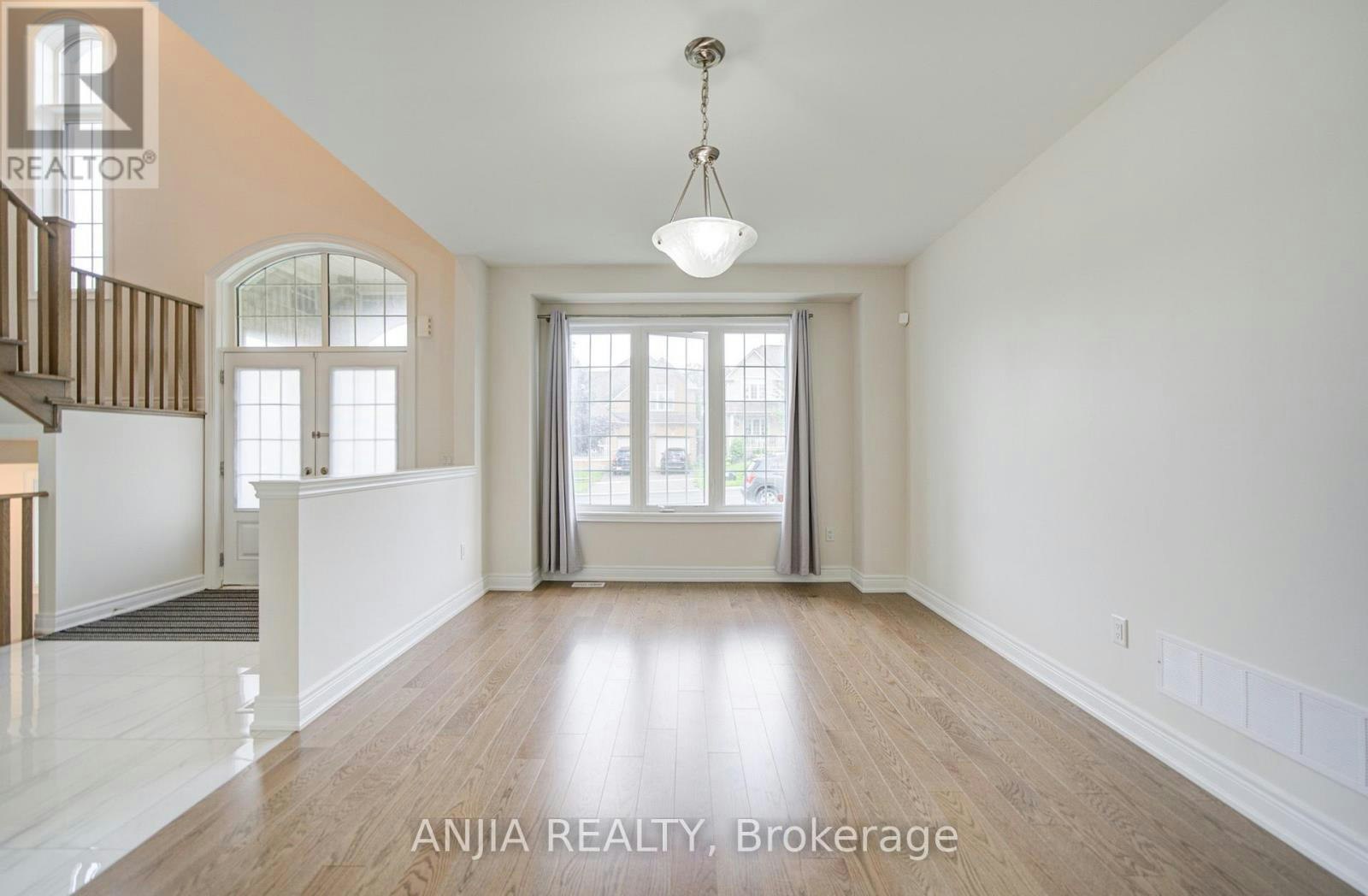 2 Conchita Street, Georgina, ON, L4P 0H4 - 5