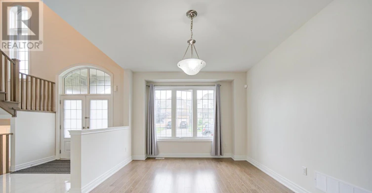 2 Conchita Street, Georgina, ON, L4P 0H4 - 5