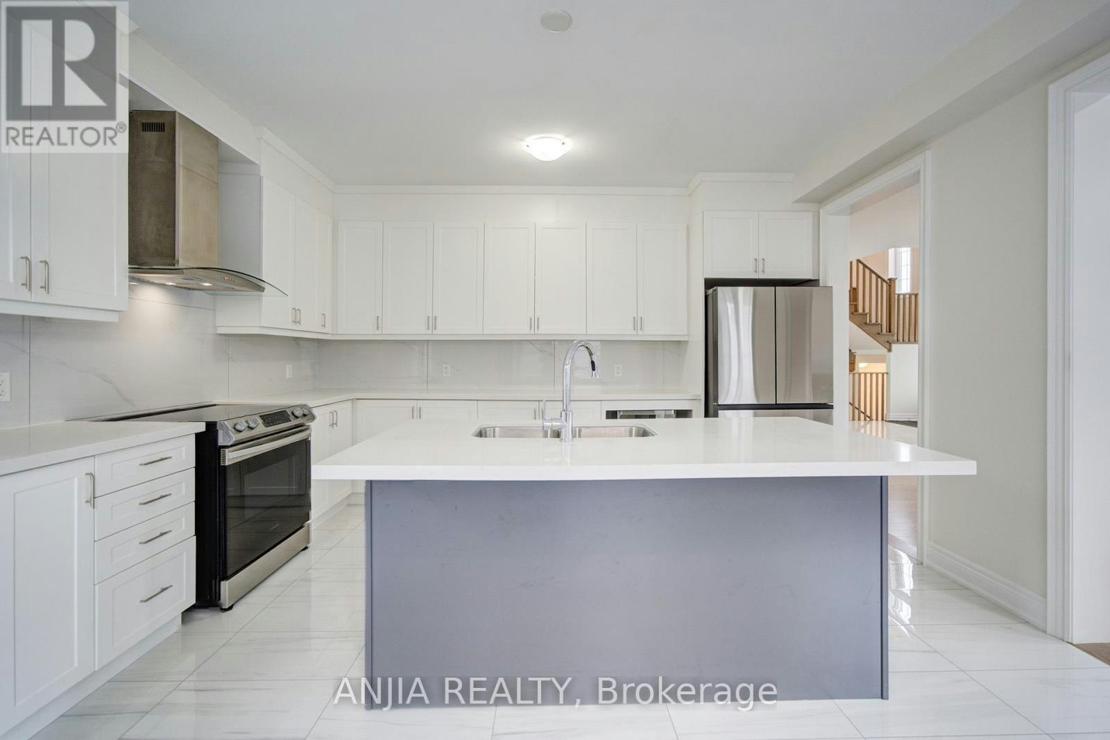2 Conchita Street, Georgina, ON, L4P 0H4 - 16