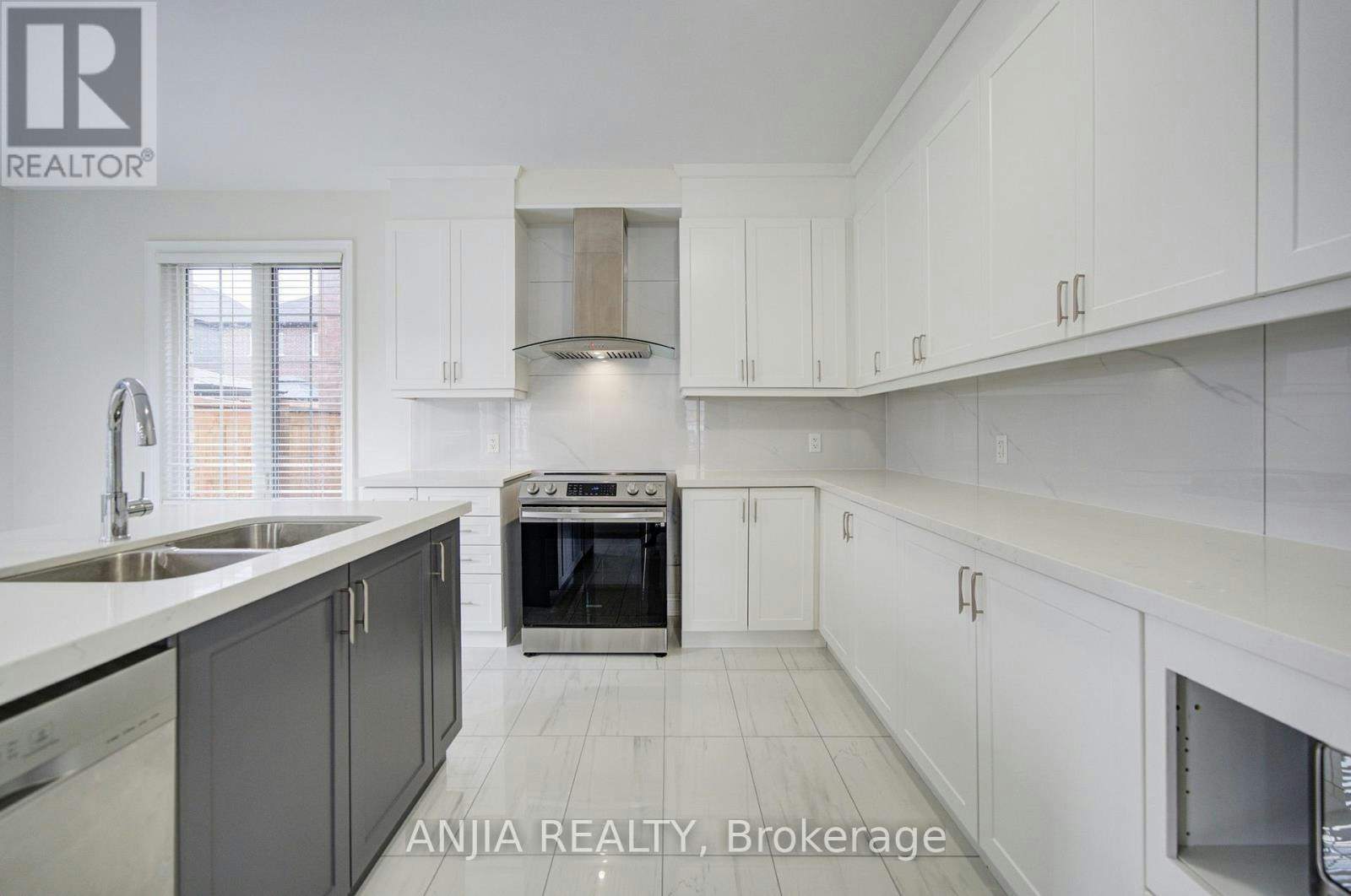 2 Conchita Street, Georgina, ON, L4P 0H4 - 19