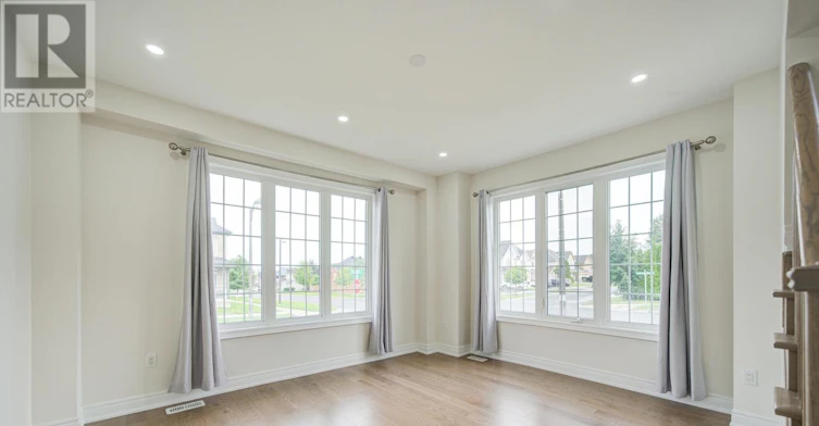 2 Conchita Street, Georgina, ON, L4P 0H4 - 8
