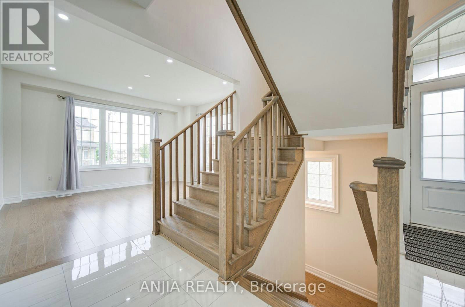 2 Conchita Street, Georgina, ON, L4P 0H4 - 26