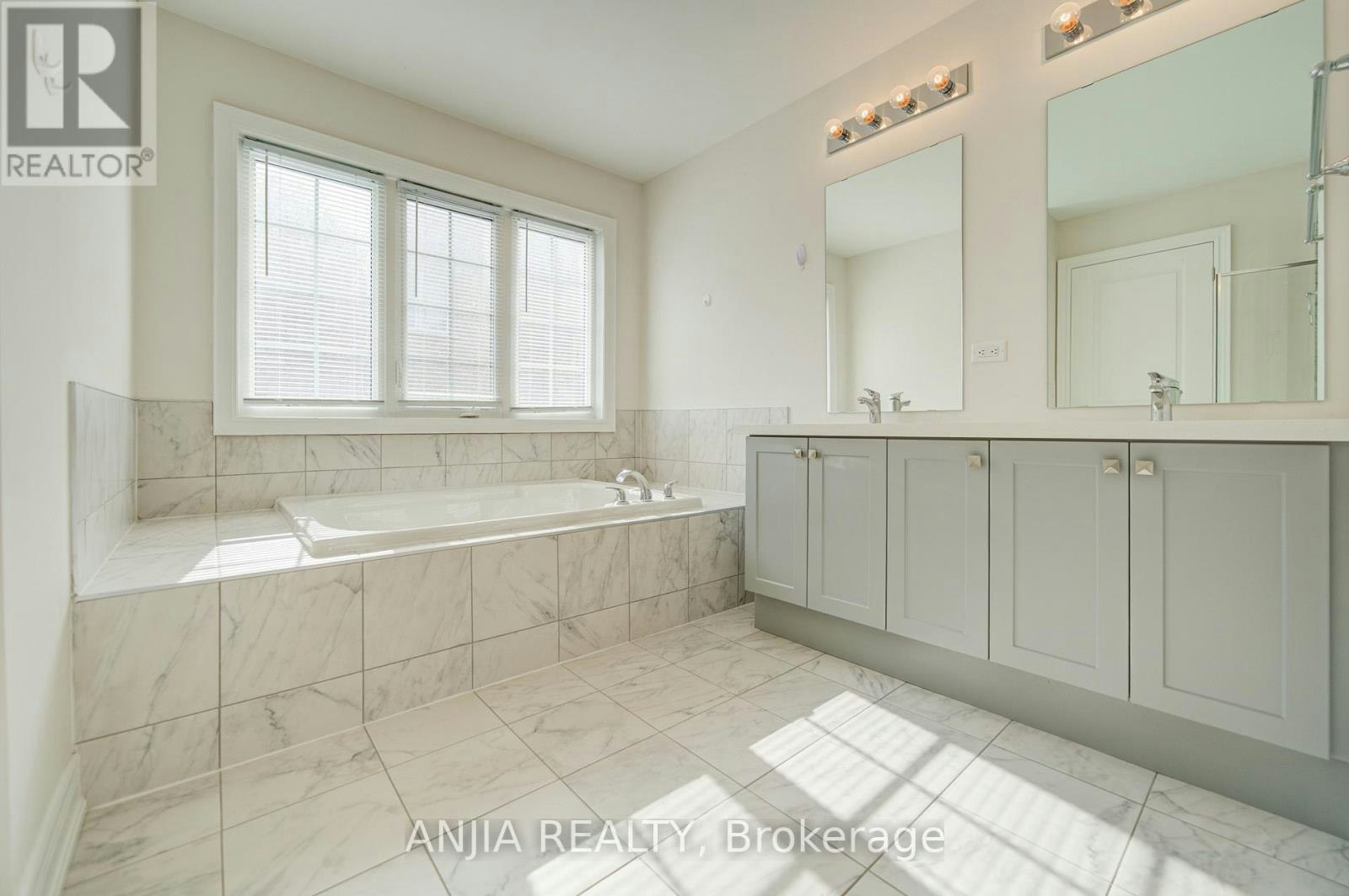 2 Conchita Street, Georgina, ON, L4P 0H4 - 35