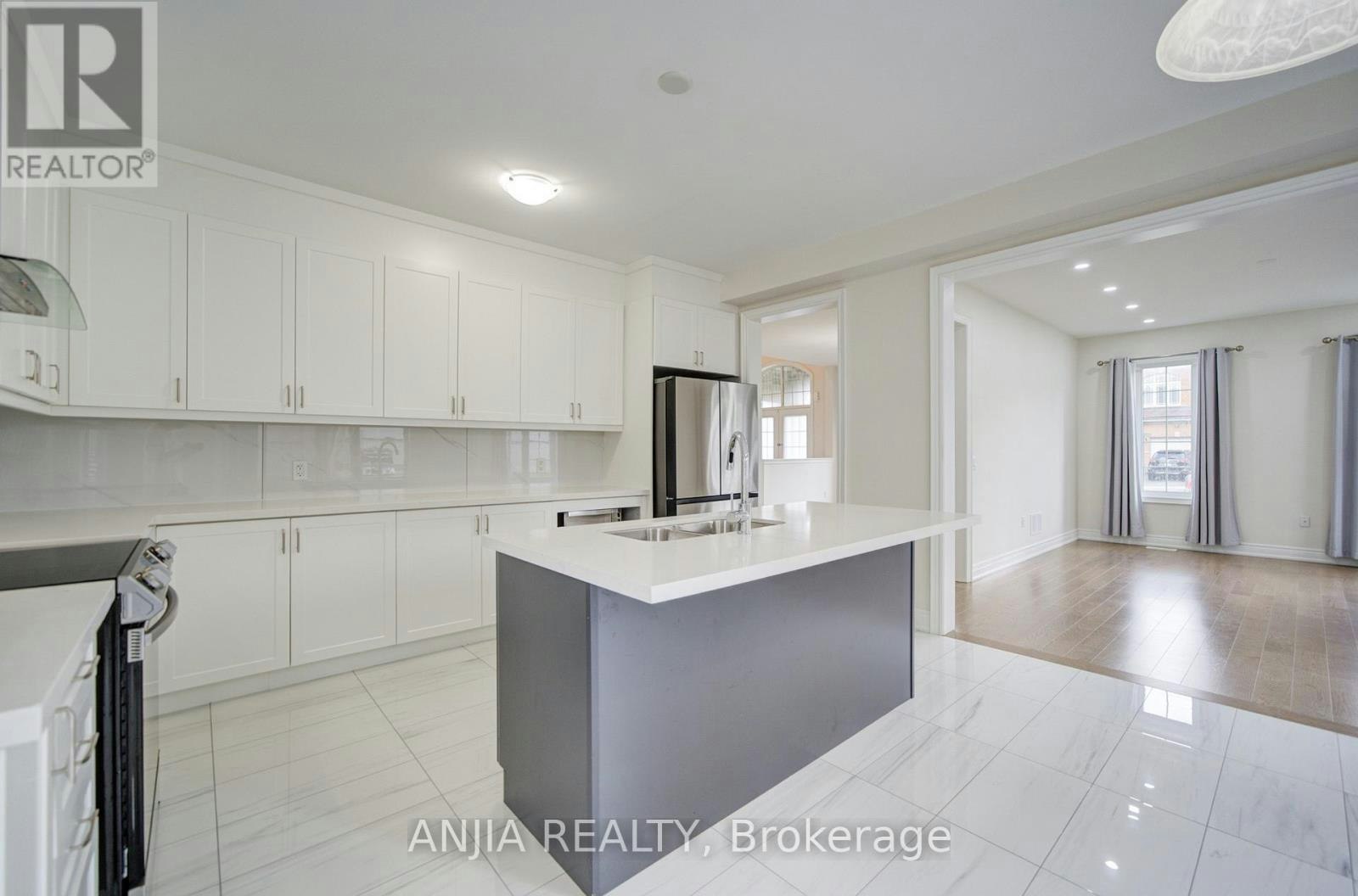 2 Conchita Street, Georgina, ON, L4P 0H4 - 17