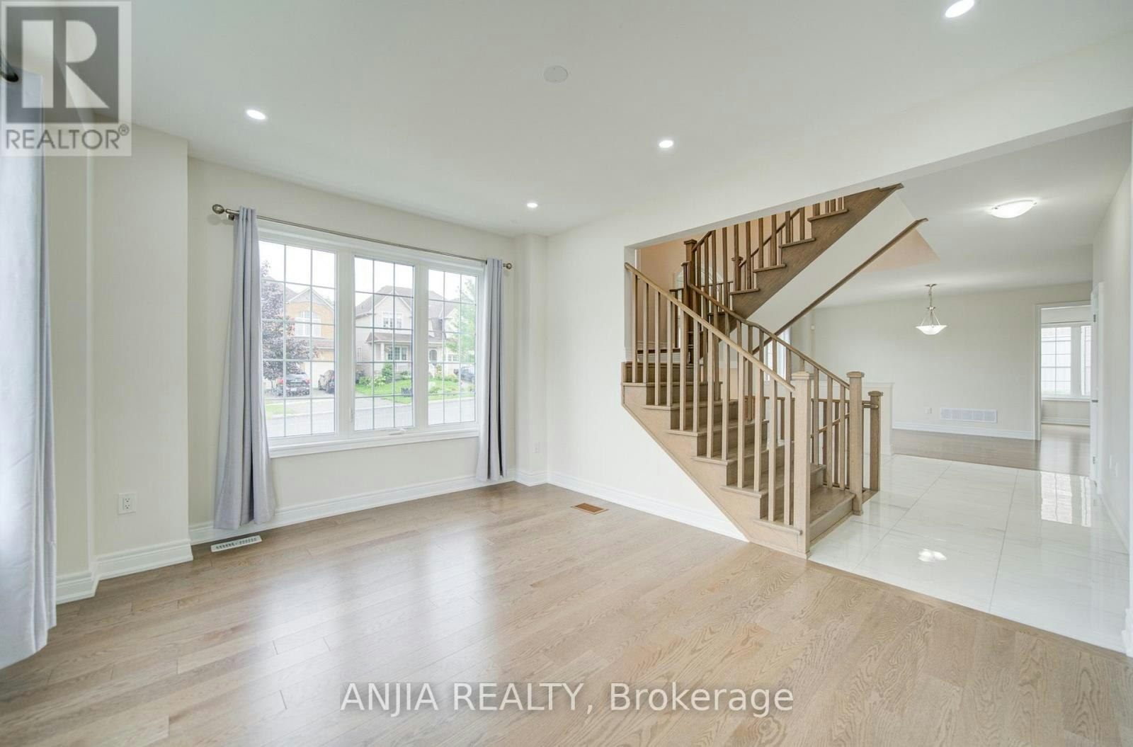 2 Conchita Street, Georgina, ON, L4P 0H4 - 7