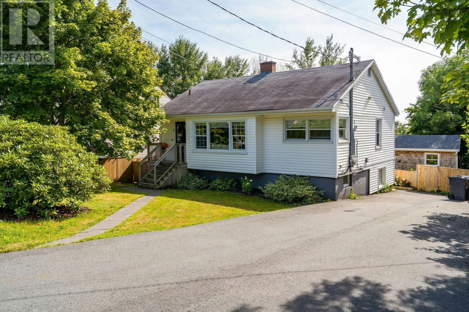 2 Hilltop Terrace, Dartmouth, NS, B2Y 3T1