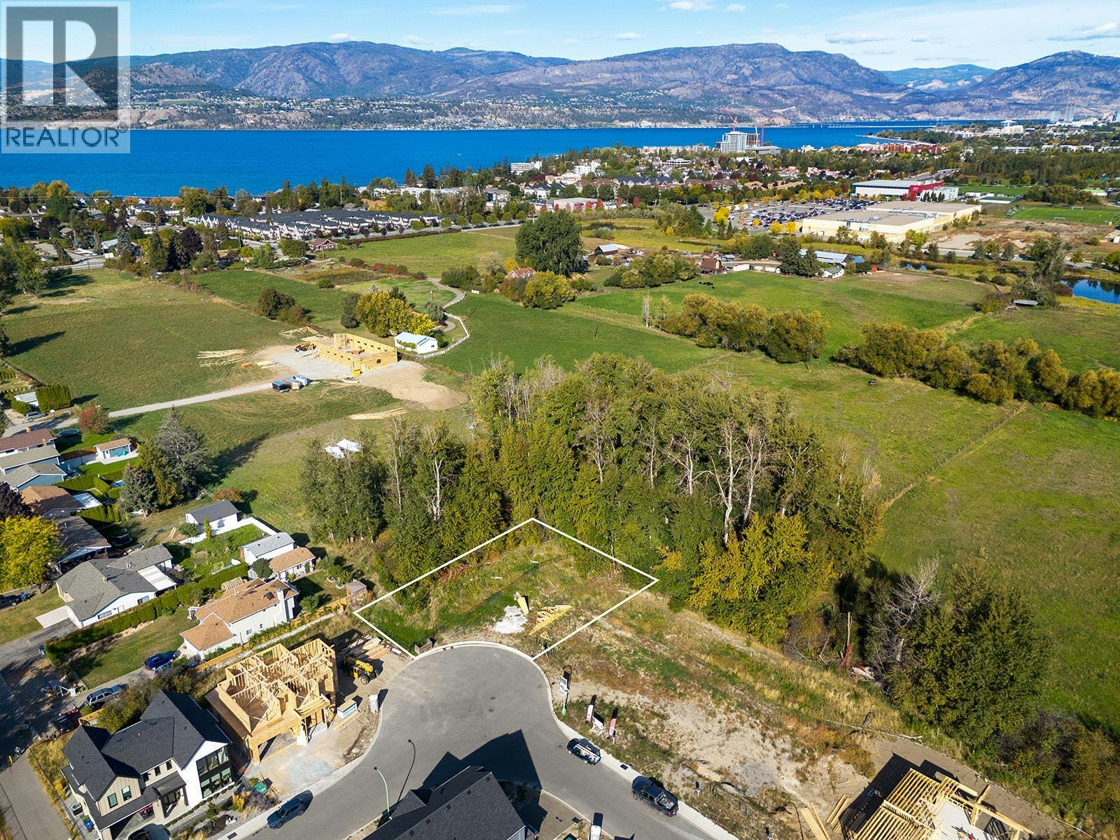 900 Bull Crescent, Kelowna, BC, V1W 0E6
