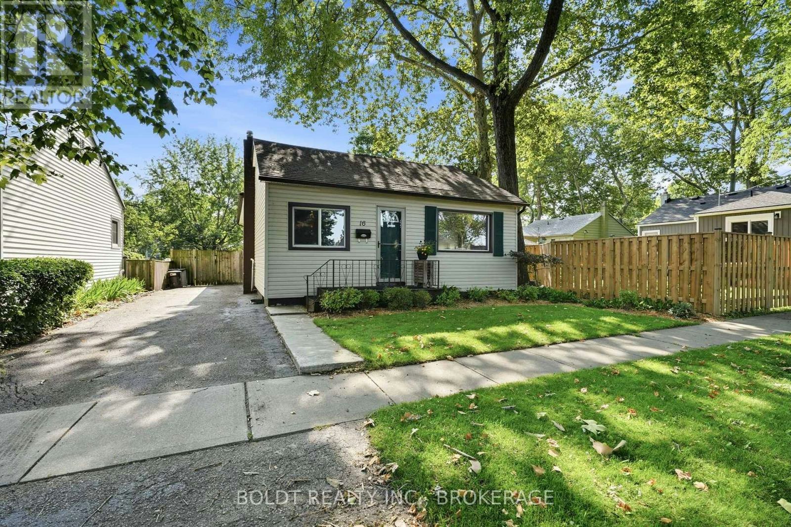 16 Longfellow Avenue, St. Catharines, ON, L2R 6N5