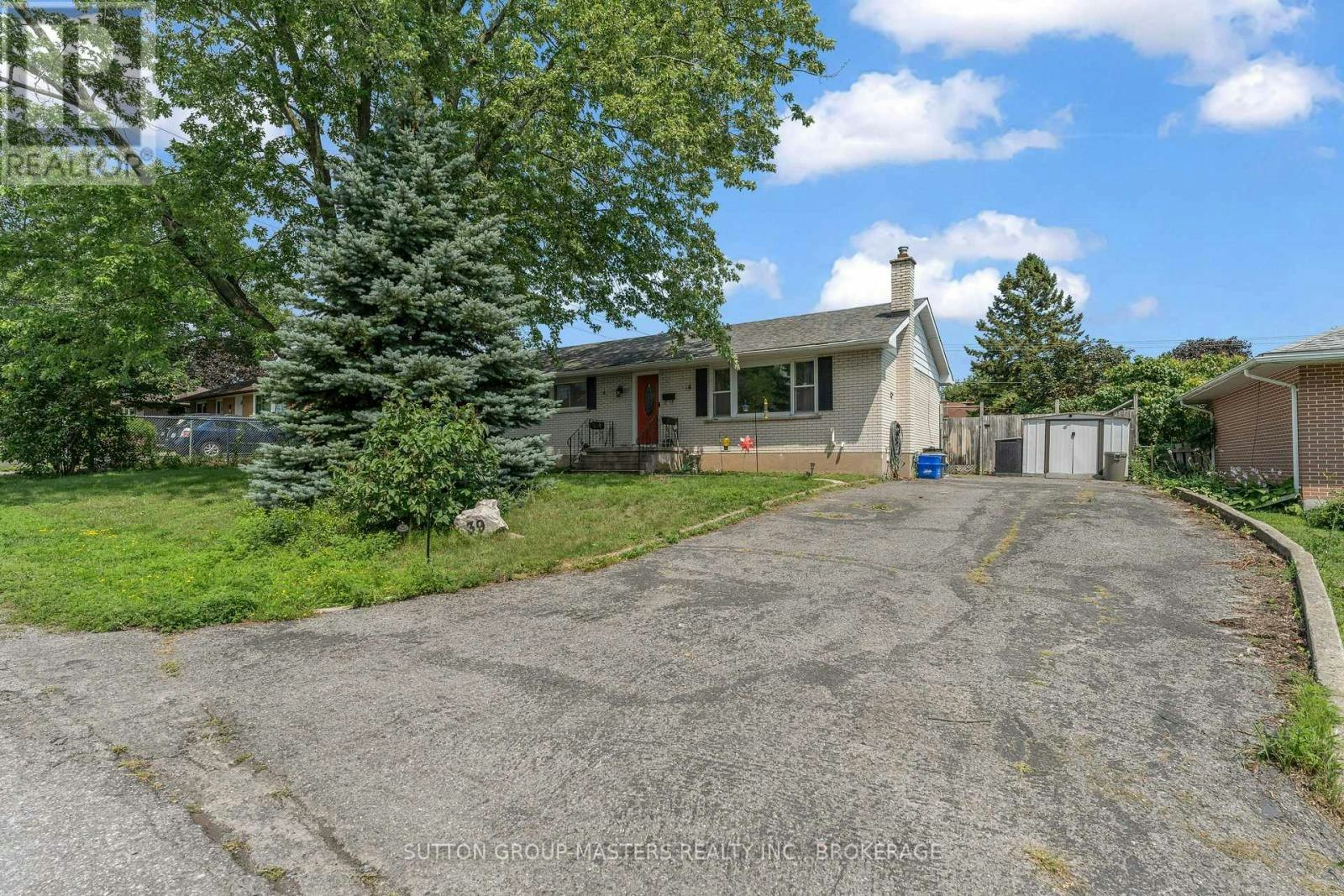 39 Oxford Crescent, Loyalist, ON, K7N 1R1