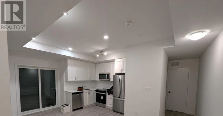 13-22 Lytham Green Circle, Newmarket, ON, L3Y 0H3