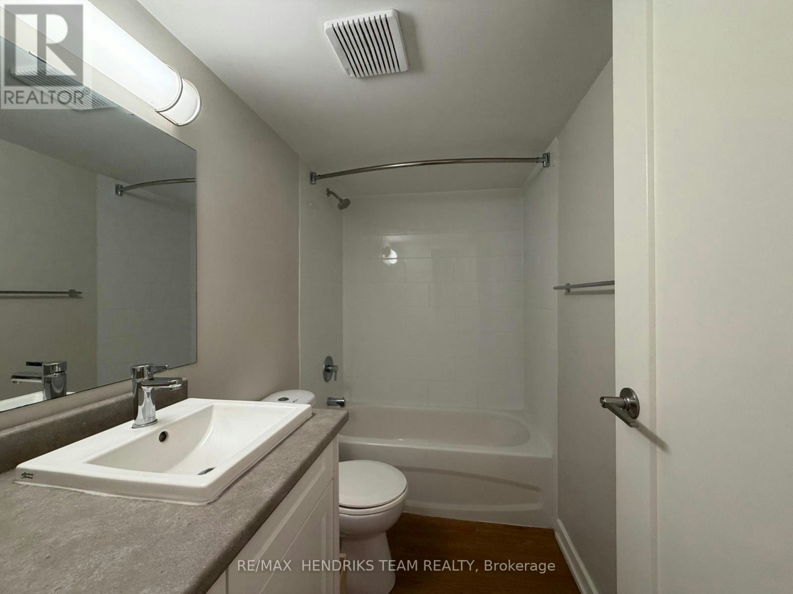 210-234 Oakdale Avenue, St. Catharines, ON, L2P 2K6 - 9