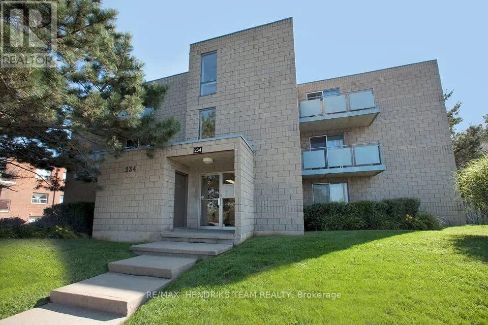 201-234 Oakdale Avenue, St. Catharines, ON, L2P 2K6