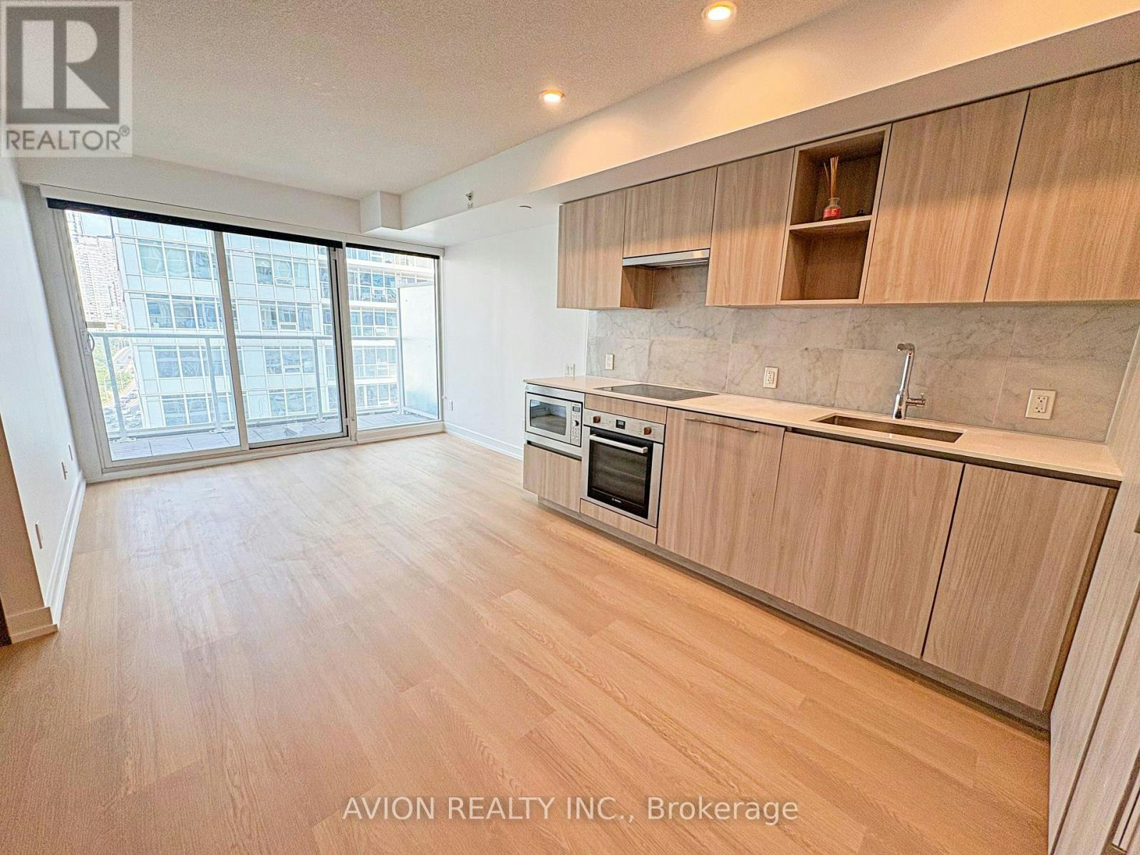 1609-19 Bathurst Street, Toronto, ON, M6A 2E1