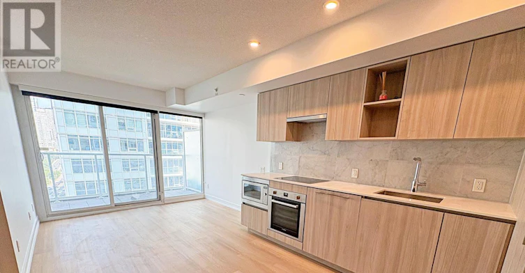 1609-19 Bathurst Street, Toronto, ON, M6A 2E1