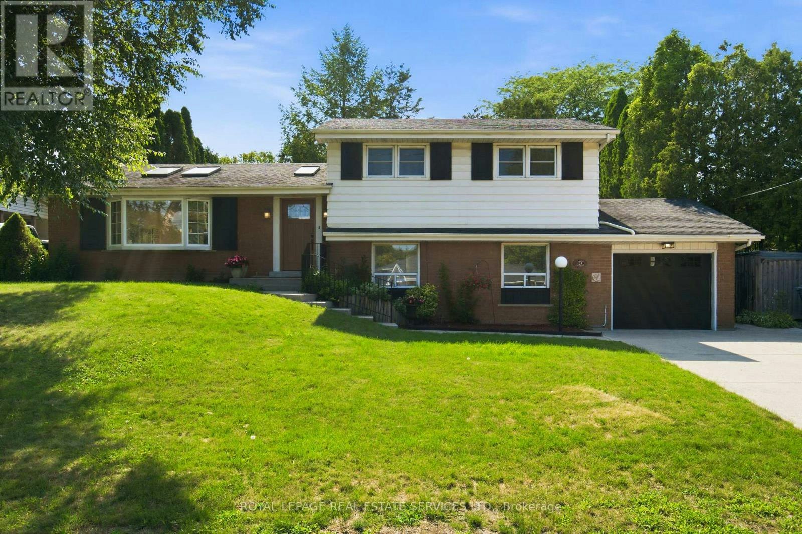 17 Lynndale Drive, Hamilton, ON, L9H 3L4