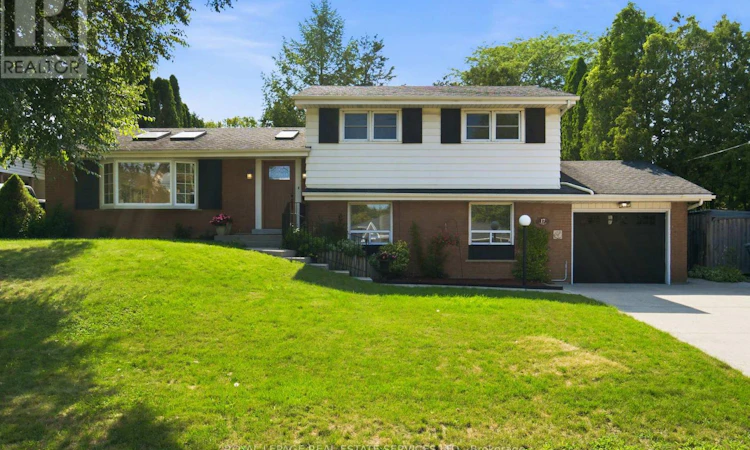 17 Lynndale Drive