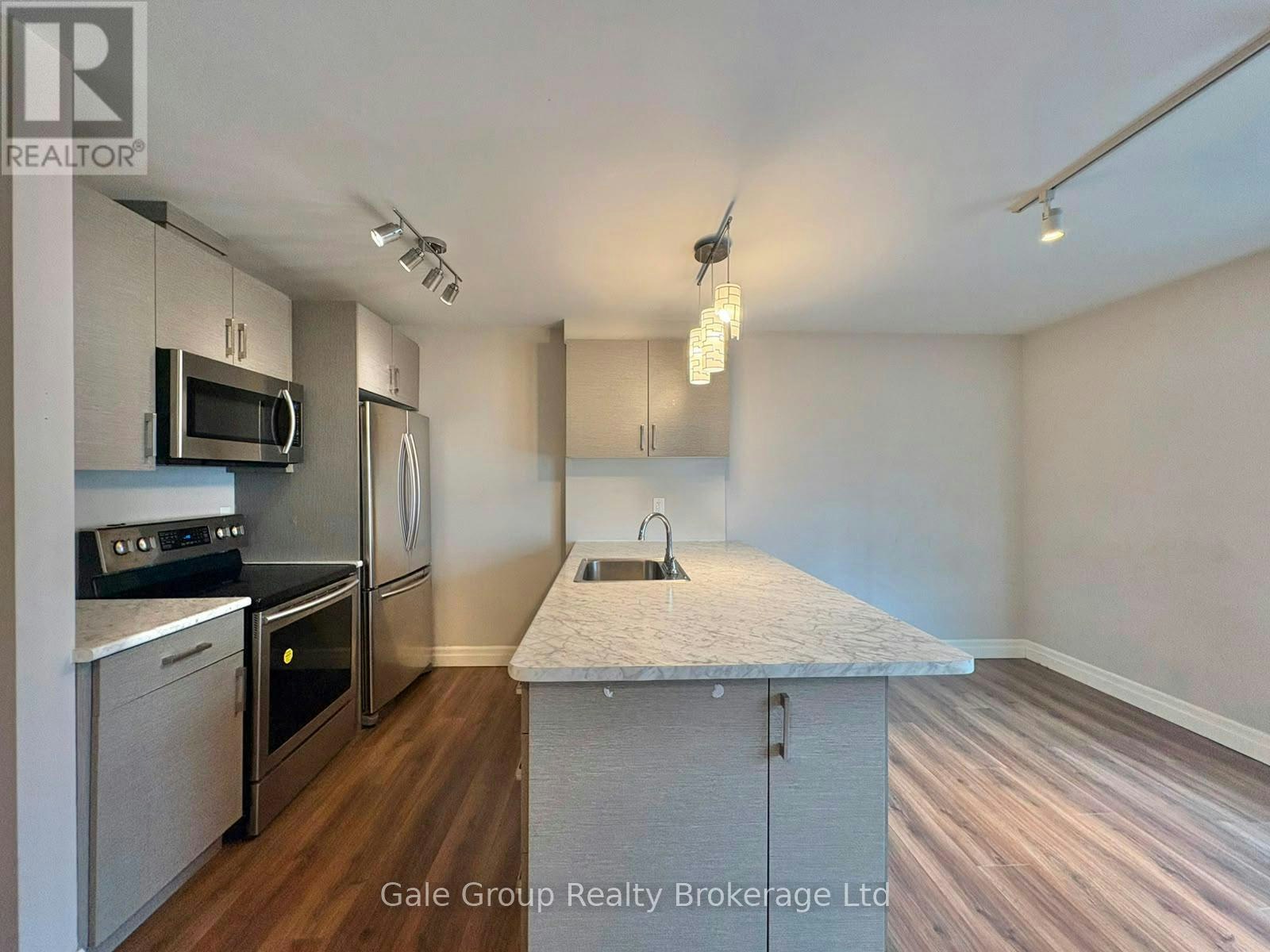 201-5 Paisley Boulevard E, Mississauga, ON, L6A 1P3 - 6