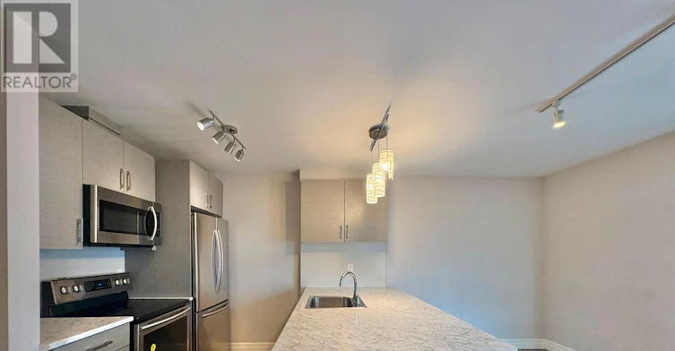 201-5 Paisley Boulevard E, Mississauga, ON, L6A 1P3 - 6