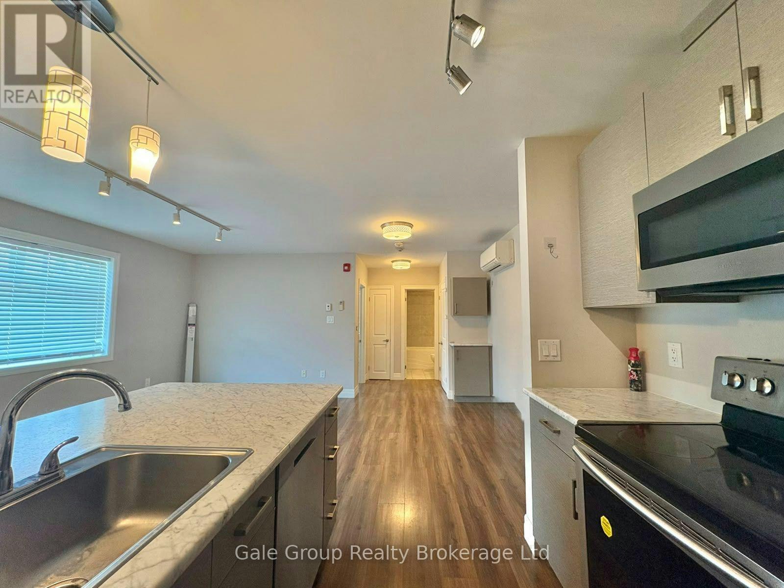 201-5 Paisley Boulevard E, Mississauga, ON, L6A 1P3 - 3