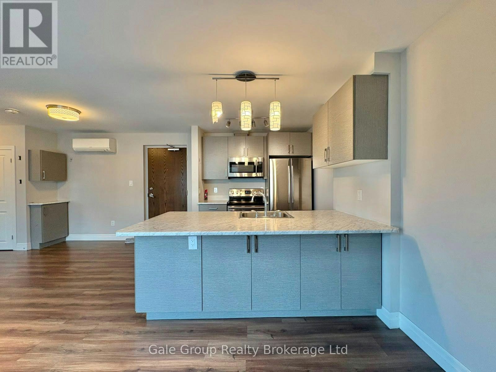 201-5 Paisley Boulevard E, Mississauga, ON, L6A 1P3 - 2