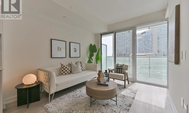 617-15 Queens Quay E