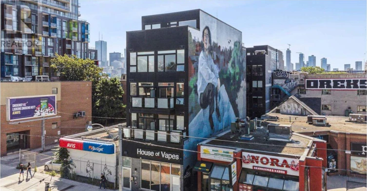 105-335 College Street, Toronto, ON, M5T 1S2