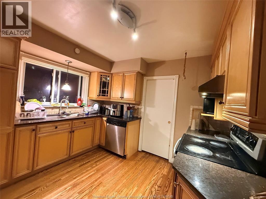 3087 Avondale Avenue, Windsor, ON, N9E 1X4 - 3