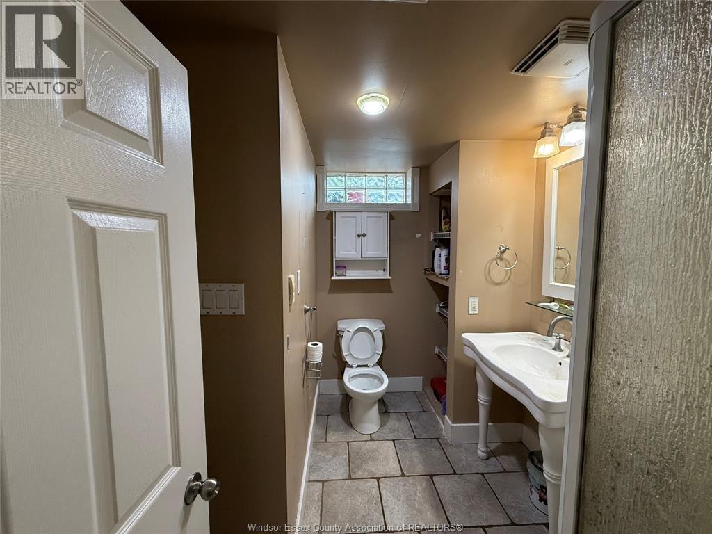 3087 Avondale Avenue, Windsor, ON, N9E 1X4 - 4