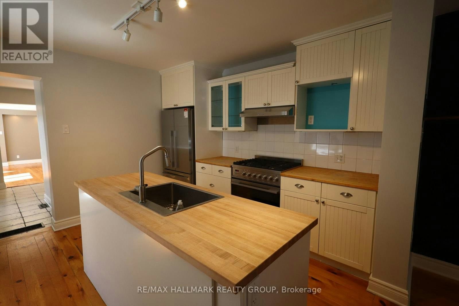 21 Electric Street, Ottawa, ON, K1M 1X5 - 4
