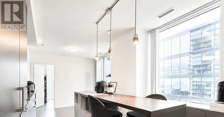 3810-100 Harbour Street, Toronto, ON, M5J 1B7 - 11