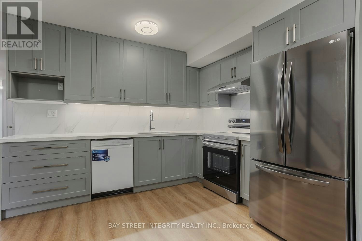 UPPER FLOOR-19 D'arcy Street, Toronto, ON, M5T 1J8