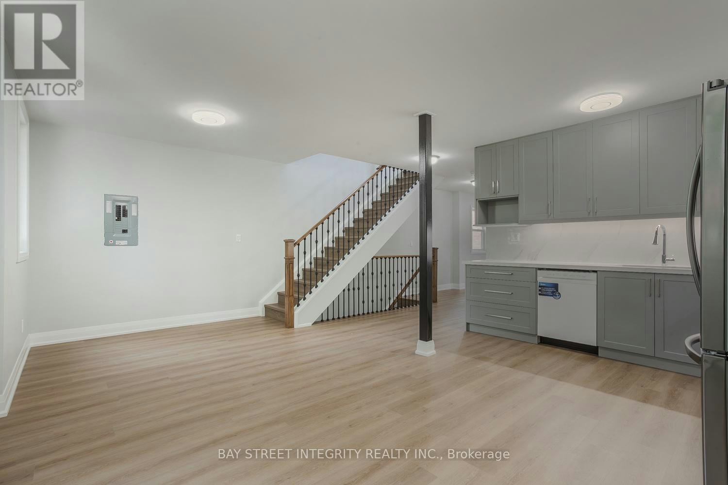 UPPER FLOOR-19 D'arcy Street, Toronto, ON, M5T 1J8 - 4