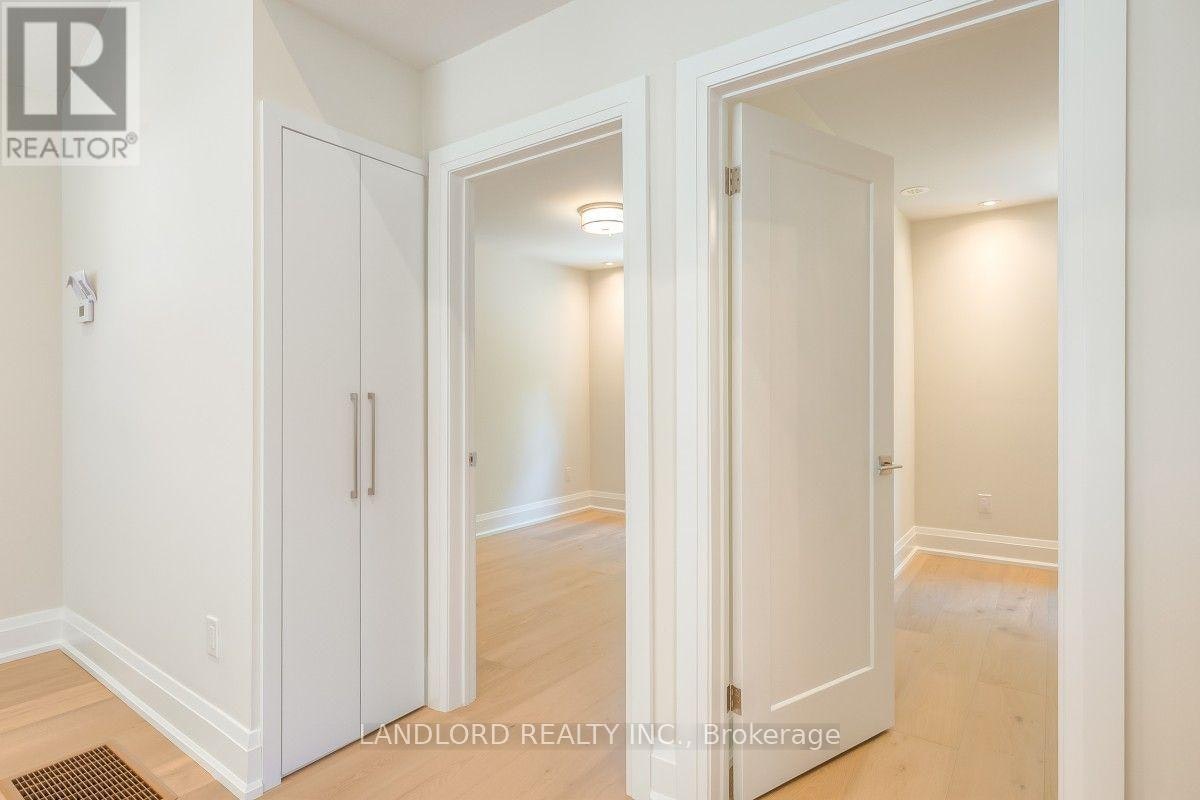 29 Hutton Avenue, Toronto, ON, M4C 3L2 - 11