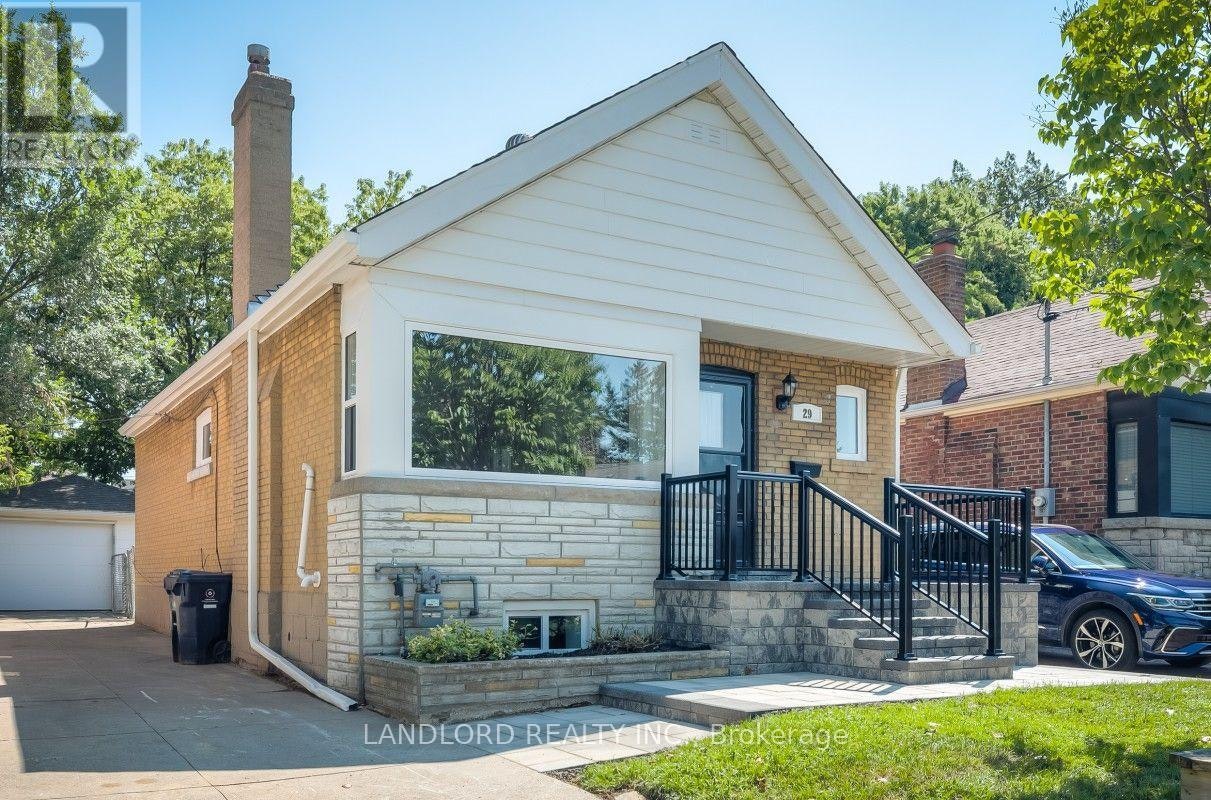 29 Hutton Avenue, Toronto, ON, M4C 3L2 - 32