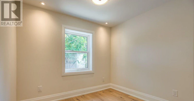 29 Hutton Avenue, Toronto, ON, M4C 3L2 - 14