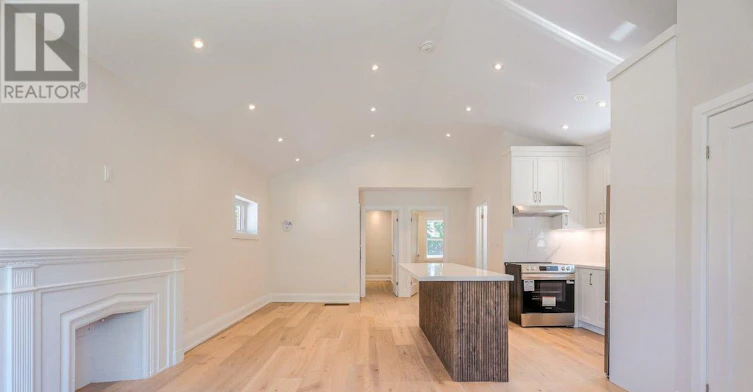 29 Hutton Avenue, Toronto, ON, M4C 3L2 - 2