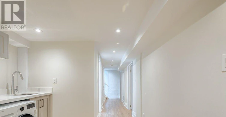 29 Hutton Avenue, Toronto, ON, M4C 3L2 - 25
