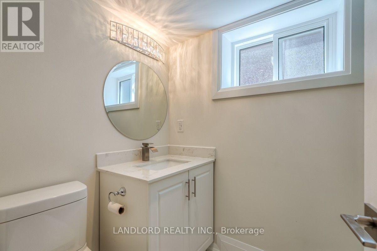 29 Hutton Avenue, Toronto, ON, M4C 3L2 - 22