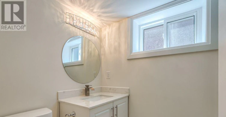 29 Hutton Avenue, Toronto, ON, M4C 3L2 - 22